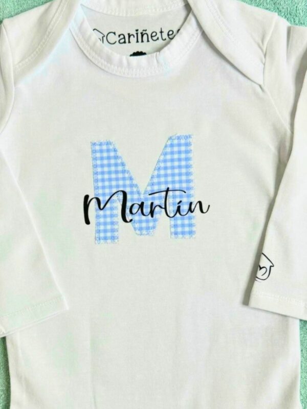 Body con inicial personalizada