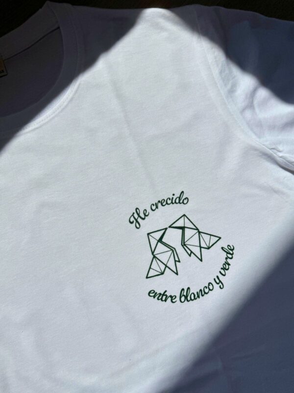 Camiseta adulto “He crecido entre blanco y verde”