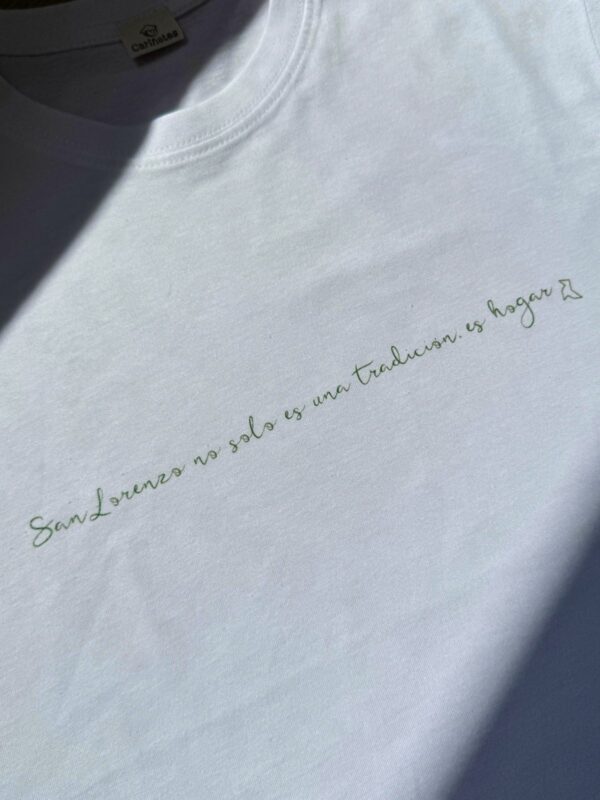 Camiseta adulto “San Lorenzo no es solo tradición, es hogar”